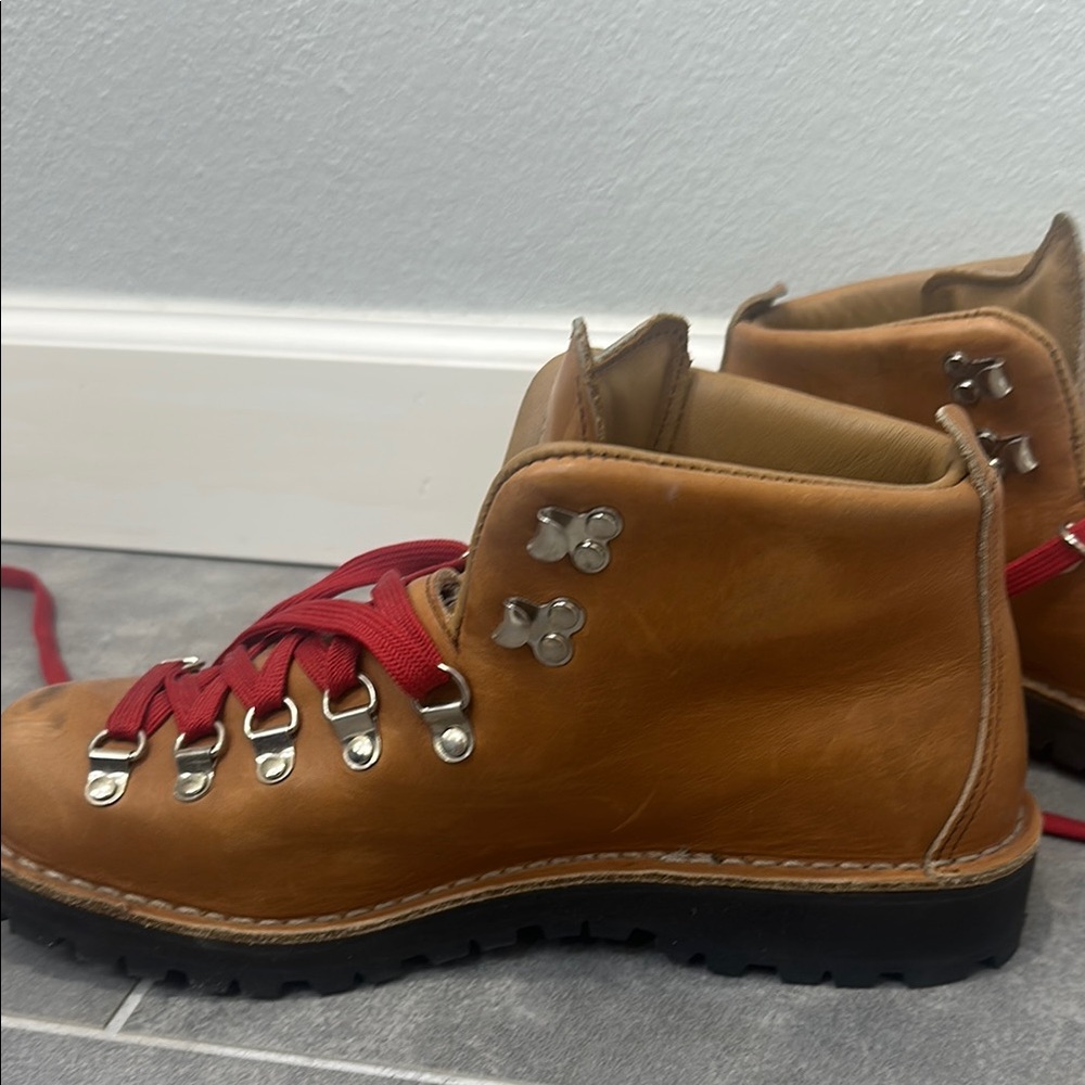 Danner Tan Leather Boots with Red Laces - Picture 4 of 9